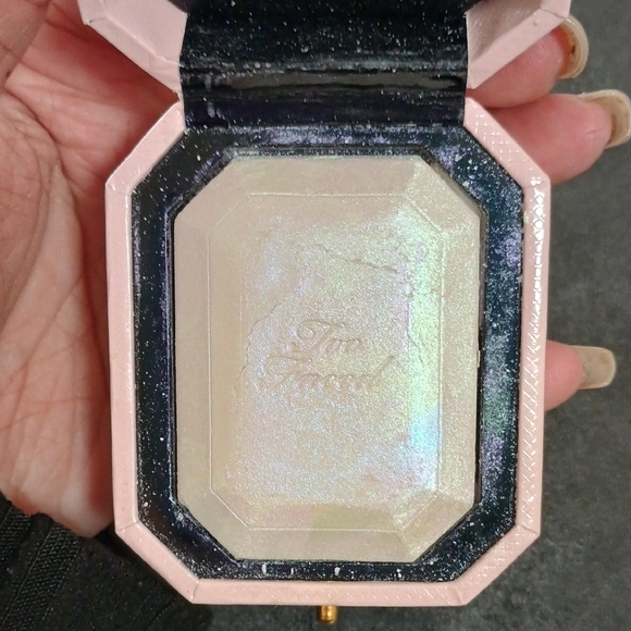 Too Faced Diamond Light Highlighter - Diamond Fire - Picture 3 of 5